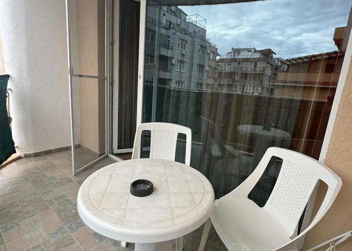 At Sunny Σάνι Μπιτς