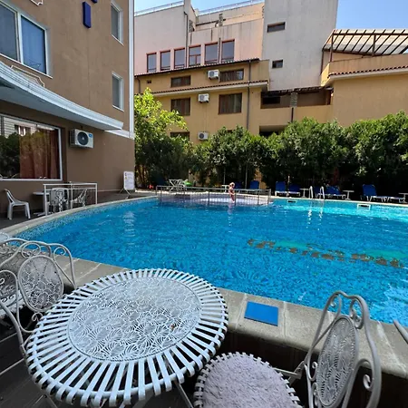 At Sunny * סאני ביץ'