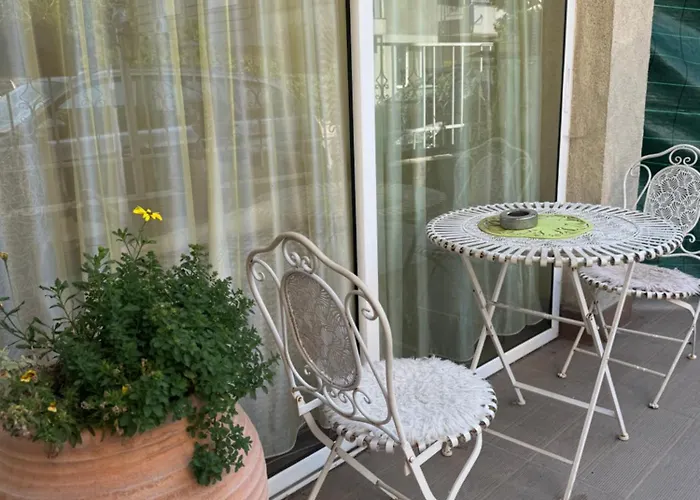 At Sunny Σάνι Μπιτς