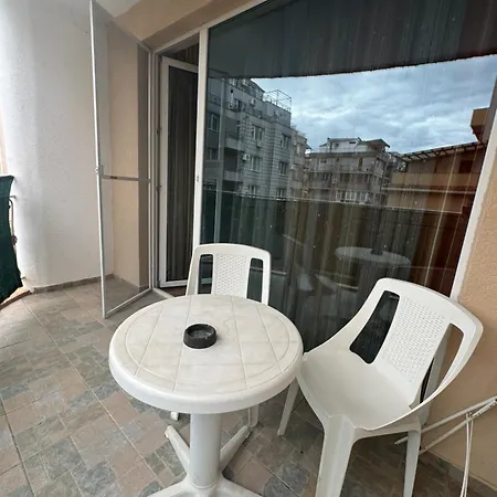 At Sunny Slăntjev Brjag